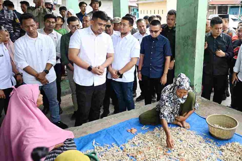 Gubernur Sumatera Utara Muhammad Bobby Afif Nasution didampingi Bupati Labuhanbatu Utara melakukan kunjungan kerja ke wilayah Pasar Ikan Tanjung Leidong Kecamatan Kualuh Kabupaten Labuhanbatu Utara, Rabu (24/9/2025).