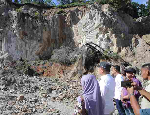 Wakil Bupati Asahan, Rianto, S.H., M.A.P., turun langsung meninjau lokasi kejadian dan menemui keluarga korban.