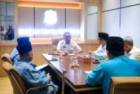 Zakiyuddin Harahap ketika menerima audiensi Ketua IPQAH Kota Medan Syarifuddin Hazmi beserta pengurus lainnya di Balai Kota, Rabu (24/9/25). 