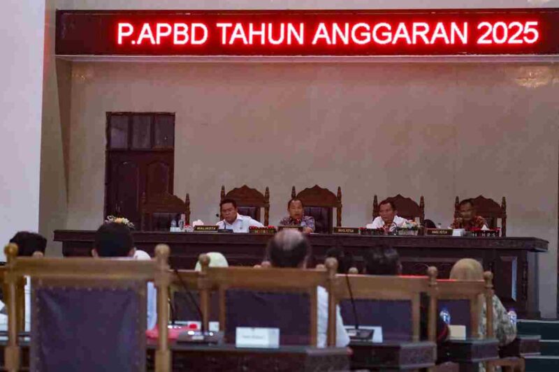 Wali Kota Pematangsiantar Wesly Silalahi, SH, MKn menghadiri Rapat Paripurna XI DPRD Kota Pematangsiantar Tahun Anggaran 2025 di Gedung Harungguan DPRD, Rabu (24/9/2025) sore.