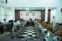 Bupati Asahan Taufik Zainal Abidin, S.Sos., M.Si., bersama Wakil Bupati Rianto, S.H., M.AP., Kapolres Asahan, Dandim 0208/Asahan, serta Kepala Kejaksaan Negeri Asahan mengikuti Rapat Koordinasi (Rakor) Pengendalian Inflasi Tahun 2025 secara virtual pada Selasa (2/9/2025).
