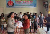 Polwan Polda Sumut melaksanakan kegiatan Bakti Sosial dengan mengunjungi dan memberikan bantuan ke dua lokasi, yakni Rumah Mengaji Anak Yatim Banaatul’ Adni di Binjai Utara dan Panti Asuhan Sahabat Anak di Kabupaten Deli Serdang, Jumat (12/9/2025).