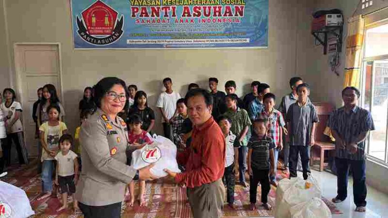 Polwan Polda Sumut melaksanakan kegiatan Bakti Sosial dengan mengunjungi dan memberikan bantuan ke dua lokasi, yakni Rumah Mengaji Anak Yatim Banaatul’ Adni di Binjai Utara dan Panti Asuhan Sahabat Anak di Kabupaten Deli Serdang, Jumat (12/9/2025).