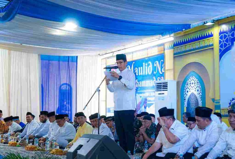  Rico Waas saat menghadiri Maulid Nabi Muhammad SAW yang diadakan Pemko Medan di Masjid Raya Kedatukan Sunggal Serbanyaman yang berlokasi di Jalan Sunggal, Selasa (16/9/2025).