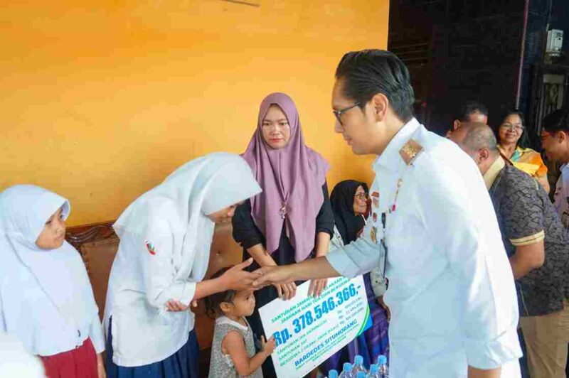 Kehadiran Rico Waas di kediaman almarhum yang berlokasi di jalan Karya III, Desa Helvetia, Kab. Deli Serdang itu, untuk menyerahkan secara langsung santunan Jaminan Kecelakaan Kerja kepada ahli waris, Rabu (10/9/2025).