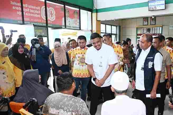 Gubernur Sumatera Utara Muhammad Bobby Afif Nasution didampingi Bupati Labuhan Baru Utara (Labura) Hendriyanto Sitorus melakukan kunjungan  ke Rumah Sakita Umum Daerah (RSUD) Aek Kanopan Kabupaten Labura, Kamis (25/9/2025). 