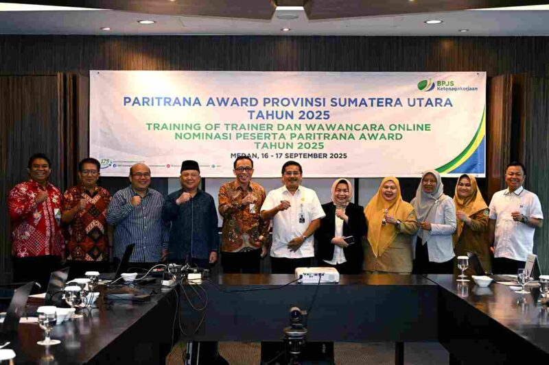 Sekretaris Daerah Provinsi Sumatera Utara (Sumut) Togap Simangunsog didampingi Kepala Dinas Tenaga Kerja Sumut Yuliani Siregar, Kepala Biro Hukum Pemprov Sumut  Aprilla Haslantini Siregar, Kepala Kantor Wilayah BPJS Ketenagakerjaan Kanwil Sumut I Nyoman Suarjaya, serta Wakil Kakanwil BPJS Sumut Arvino, menghadiri dan membuka Paritrana Award Provinsi Sumut Tahun 2025 di Grand City Hall Medan, Jalan Balai Kota No 1, Medan, Selasa (16/09/2025).
