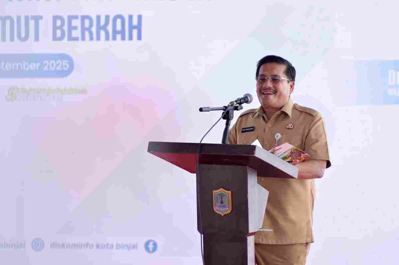 Togap saat meluncurkan Program Universal Health Coverage (UHC) Prioritas Kota Binjai di Lapangan Asrama 121 Kebun Lada, Senin (22/9/2025).