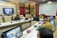 Sekretaris Daerah Provinsi Sumatera Utara (Sumut) Togap Simangunsong menghadiri Rapat Koordinasi (Rakor) Situasi Terkini dan Pengendalian Inflasi tahun 2025, dengan Kementerian Dalam Negeri secara daring melalui aplikasi Zoom di Ruang Sumut Smart Province Lantai 6 Kantor Gubernur Sumut Jalan Diponegoro Kota Medan, Selasa (2/9).