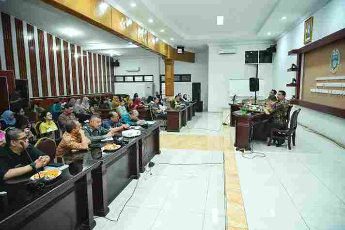 Sekdaprov Sumut Togap Simangunsong mengunjungi Dinas Penanaman Modal dan Pelayanan Terpadu Satu Pintu (PMPTSP) Sumut, Jalan KH Wahid Hasyim, Medan, Jum'at (12/9/2025).