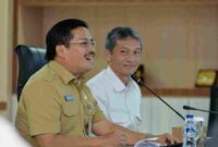 Sekretaris Daerah Provinsi Sumatera Utara (Sumut) Togap Simangunsong menandatangani  Berita Acara Serah Terima Operasional (BASTO) Jalan Pendukung Stadion Utama Sumut, dari Balai Besar Pelaksanaan Jalan Nasional (BBPJN) Sumut kepada Pemprov Sumut, di Ruang Rapat I Lantai 2 Kantor Gubernur Sumut Jalan Diponegoro 30, Kota Medan, Senin (1/9).