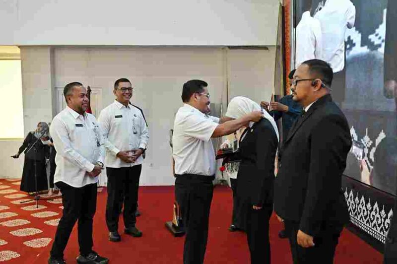 Sekretaris Daerah Provinsi Sumatera Utara (Sumut) Togap Simangunsong membuka Pelatihan Kepemimpinan Administrator (PKA) Angkatan III, IV, V dan Pelatihan Kepemimpinan Pengawas (PKP) Angkatan I di Aula Badan Pengembangan Sumber Daya Manusia (BPSDM) Sumut Jalan Ngalengko Medan, Rabu (3/9/2025). 