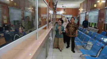 Sekretaris Daerah Provinsi Sumatera Utara (Sumut) Togap Simangunsong meninjau Kantor Unit Pelaksana Teknis Daerah (UPTD) Badan Pendapatan Daerah (Bapenda) Siantar Jalan Sangnawaluh, Kota Pematangsiantar, Sabtu (27/9).