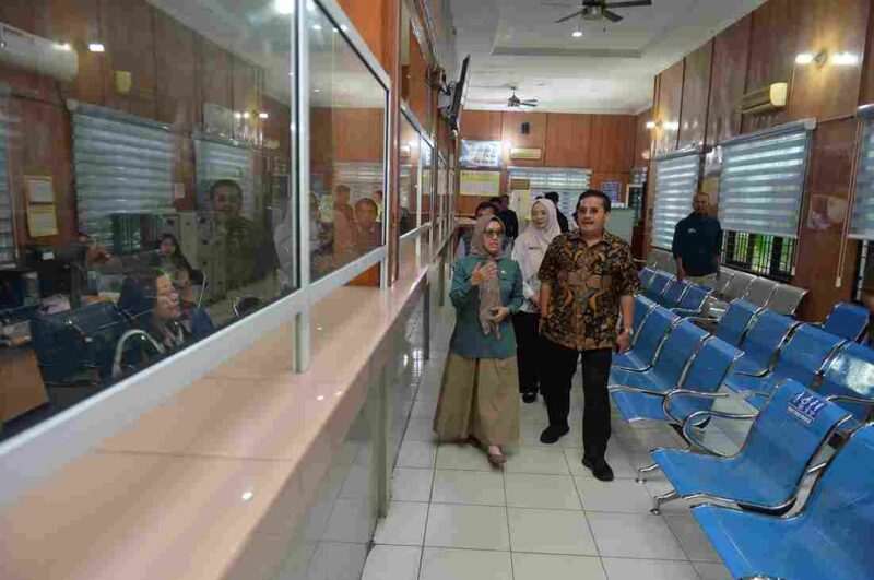 Sekretaris Daerah Provinsi Sumatera Utara (Sumut) Togap Simangunsong meninjau Kantor Unit Pelaksana Teknis Daerah (UPTD) Badan Pendapatan Daerah (Bapenda) Siantar Jalan Sangnawaluh, Kota Pematangsiantar, Sabtu (27/9).