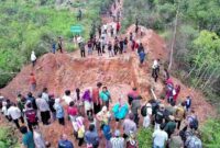 Pemerintah Kabupaten (Pemkab) Simalungun bersama Forum Koordinasi Pimpinan Daerah (Forkopimda) melakukan kunjungan penting ke Desa Sihaporas, Kecamatan Pamatang Sidamanik, Sumatera Utara, Jum'at (26/9/2025) 