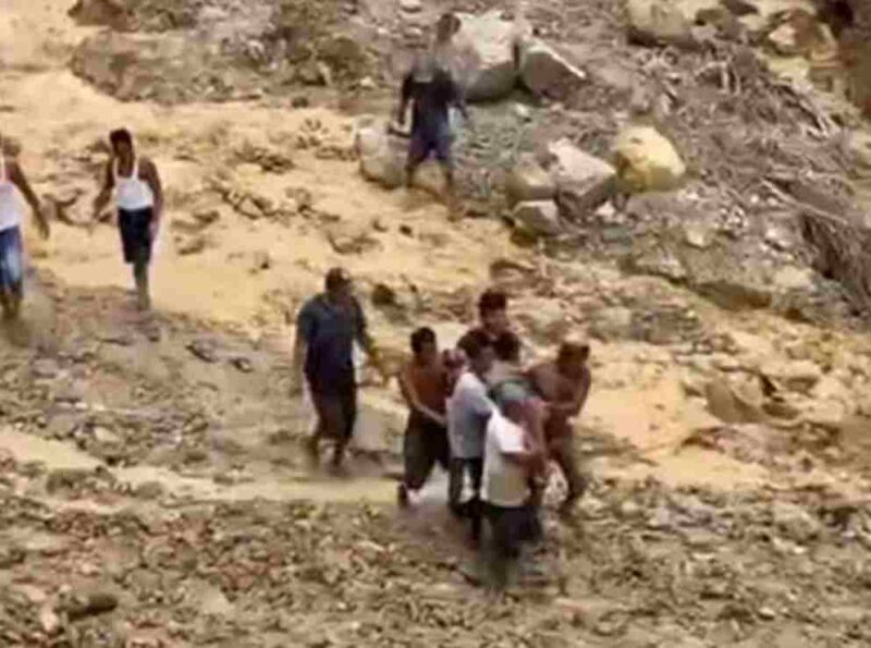 Korban saat di Evakuasi, Jumat (5/9)