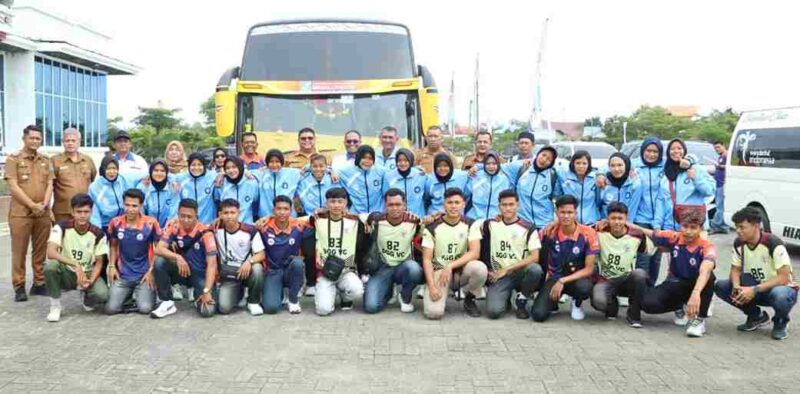Pemerintah Kabupaten (Pemkab) Simalungun resmi melepas kontingen atlet bola voli putra dan putri yang akan berlaga di Kejuaraan Provinsi (Kejurprov) Sumatera Utara 2025 di halaman Kantor Bupati Simalungun, Pamatang Raya, Senin (22/9/2025).
