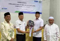 Pemerintah Kabupaten Aceh Timur menerima satu unit mobil ambulans bantuan dari PT. Permodalan Nasional Madani (PNM) Persero melalui Badan Amil Zakat Nasional (BAZNAS) RI. Penyerahan berlangsung di Baitul Mal Kabupaten Aceh Timur, Jumat (12/9/2025).