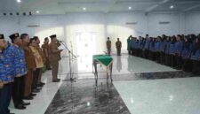 Bupati Asahan, Taufik Zainal Abidin, S.Sos., M.Si secara resmi mengukuhkan sekaligus mengambil sumpah/janji 495 Pegawai Pemerintah dengan Perjanjian Kerja (PPPK) Formasi Tahun Anggaran 2024 di Aula Melati Kantor Bupati Asahan. Selasa (30/9/2025)