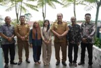 ‎Bupati Asahan Taufik Zainal Abidin SSos MSi menyambut kepulangan peserta Academy Dangdut 7 (D7) asal Kabupaten Asahan yang baru saja menyelesaikan perjuangannya di ajang nasional. Penyambutan berlangsung dalam suasana akrab dan santai di Waroeng Hasturi , Senin (15/09/2025) 