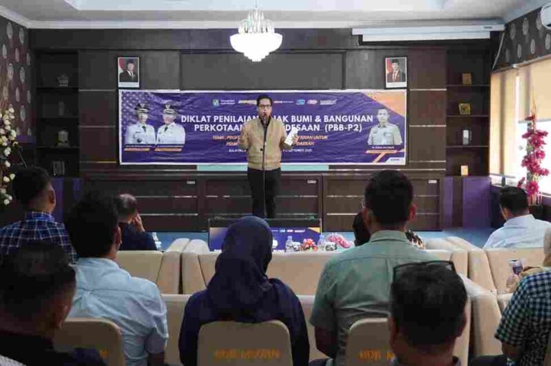 Wali Kota Medan Rico Tri Putra Bayu Waas membuka Bimbingan Teknis (Bimtek) Penilai Pajak Bumi Bangunan Perkotaan Pedesaan (PBB P2) Badan Pendapatan Daerah (Bapenda) Kota Medan di Gedung Balai Diklat Keuangan Medan Jalan Eka Rasmi, Senin (1/9/2025). 