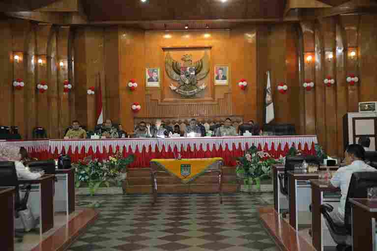 Rapat paripurna masa persidangan ke-I yang dipimpin langsung oleh Ketua DPRD Kabupaten Asahan.