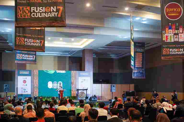 Wali Kota Medan, Rico Tri Putra Bayu Waas, saat membuka Medan Fusion Culinary 7 Tahun 2025 di Santika Premier Dyandra, Minggu (14/9/2025).