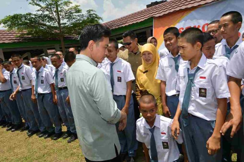 Wakil Presiden Gibran Rakabuming ke Sekolah Rakyat Menengah Atas (SRMA) 7 Palembang, Kamis (25/9/2025). Sekolah ini berlokasi di Sentra Budi Perkasa, Jalan Sosial No. 441 Km 5, Sukabangun, Kecamatan Sukarami, Kota Palembang.
