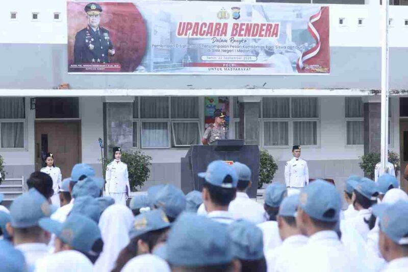 Kapolda Sumatera Utara jadi Inspektur upacara bendera di SMA Negeri 1 Medan pada Senin (22/9/2025) dan menyampaikan amanat penuh makna bagi para siswa-siswi. 