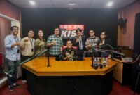 Wali Kota Medan Rico Tri Putra Bayu Waas dalam Talk show program Ngopi aja di studio Radio Kiss FM Medan, jalan Cut Nyak Dien, Medan Polonia, Jumat (12/9/25).