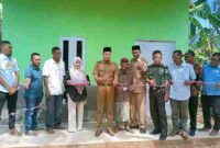 Wakil Bupati Aceh Timur, T. Zainal Abidin, S.Pd.I., M.H., menyerahkan satu unit rumah layak huni kepada warga kurang mampu di Desa Gampong Baro, Kecamatan Simpang Ulim, Selasa (23/9/2025).