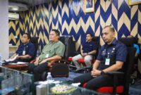 Wali Kota Medan, Rico Tri Putra Bayu Waas, mengikuti sesi wawancara bersama tim penilai dari Dinas Ketenagakerjaan Sumut dan BPJS Ketenagakerjaan melalui Zoom Meeting di Command Center Kantor Wali Kota, Selasa (16/9/2025).