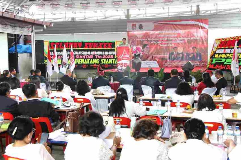 Sekretaris Daerah (Sekda) Junaedi Antonius Sitanggang SSTP MSi menghadiri acara Rapat Kerja (Raker) II Punguan Simbolon Dohot Boruna Indonesia (PSBI) Wilayah Pematangsiantar Tahun 2025.
