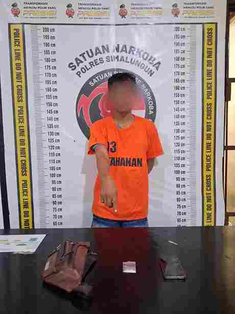 Paulus Manik alias PM seorang wiraswasta berusia 39 tahun yang tinggal di Lingkungan IV Repa Sipolha, Desa Sipolha Horison, Kecamatan Pematang Sidamanik, Kabupaten Simalungun.