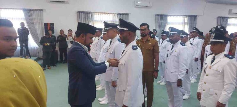 Sebanyak 38 Keuchik resmi dilantik oleh Bupati Aceh Timur, Iskandar Usman Al-Farlaky, S.H.I., M.Si., untuk periode 2025–2031 berlangsung di Aula Serbaguna Pemkab Aceh Timur, Senin (15/9/2025).