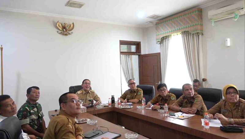 Rapat virtual melalui Zoom Meeting digelar di ruang kerja Bupati Tapanuli Selatan (Tapsel), H. Gus Irawan Pasaribu, pada Selasa (16/9/2025).