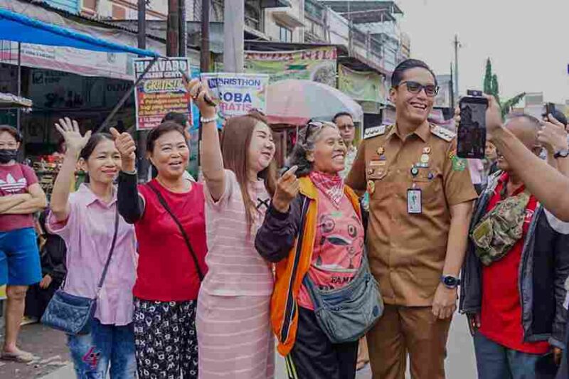 Wali Kota Medan, Rico Tri Putra Bayu Waas, yang pada  Senin (29/9/2025) itu meninjau hasil pembetonan dan pembuatan drainase Jalan Sunggal, Kelurahan Sunggal, Kecamatan Medan Sunggal. 
