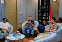 Wali Kota Medan Rico Tri Putra Bayu Waas menerima kehadiran Mantan Wali Kota Distrik Tenggara Singapura, Mohd Fahmi Aliman di rumah Dinas Wali Kota Medan, Senin (29/9/25). 