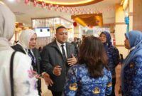 Kepala Dinas PMPTSP Kota Pematangsiantar, Soefie M. Saragih, menerima kunjungan 19 orang peserta PKA yang didampingi oleh Kepala Bidang Pengembangan Kompetensi Manajerial BPSDM Provinsi Sumut, Muna Lubis, dan Widya Iswara Ahli Utama, Hironymus Ghodang, di Mal Pelayanan Publik (MPP) Pematangsiantar yang berlokasi di lantai-3 Gedung Ramayana Department Store, Jl. Sutomo Kecamatan Siantar Timur. 