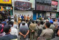 Sekretaris Daerah, Junaedi A. Sitanggang, S.STP., M.Si., saat menjalin komunikasi