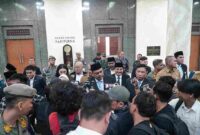 Gubernur Sumut Bobby Nasution menghadiri Rapat Paripurna DPRD Sumut tentang penyampaian pendapat akhir fraksi terhadap Rancangan Peraturan Daerah (Ranperda) tentang Perubahan Anggaran Pendapatan dan Belanja Daerah (P-APBD) Provinsi Sumatera Utara (Sumut) Tahun Anggaran 2025, di Gedung Dewan, Jalan Imam Bonjol Nomor 5, Medan, Senin (29/9/2025).  