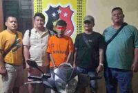 Tersangka berinisial Sutedi dalam kasus dugaan penggelapan sepeda motor Honda Supra X 125 milik korban Sutanto. Penangkapan dilakukan di rumah tersangka di Huta V Jalan Protokol Nagori Marihat Bandar, Kecamatan Bandar, Kabupaten Simalungun, Rabu (24/9/2025) sekitar pukul 19.00 WIB.