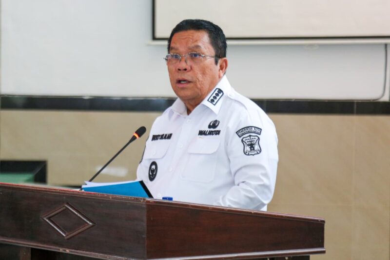 Wali Kota Pematangsiantar, Wesly Silalahi, SH, M.Kn, menanggapi berbagai pandangan fraksi DPRD. Ia menegaskan bahwa Pemko Pematangsiantar berkomitmen mengarahkan belanja daerah ke program prioritas yang pro rakyat.
