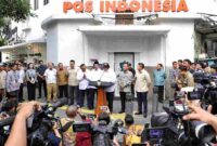Menteri Koordinator Bidang Perekonomian, Airlangga Hartarto dalam keterangannya di Kantor Pos Cikini, Jakarta, pada Jumat, 17 Oktober 2025.