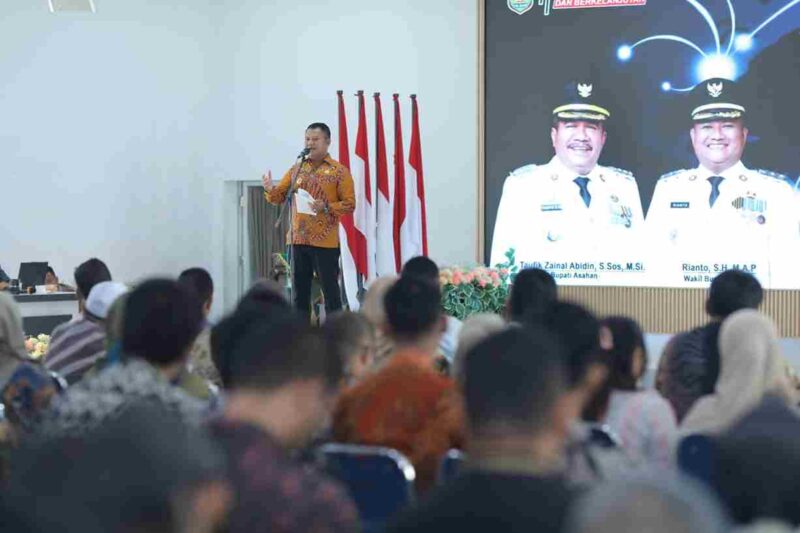 Penguatan Kapasitas PPID Pembantu dan Komunikasi Publik pada Media Sosial Pemerintah Kabupaten Asahan, bertempat di Aula Melati Kantor Bupati Asahan.