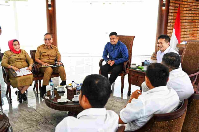 Gubernur Sumatera Utara (Sumut) Bobby Nasution menerima audiensi pengurus Kamar Dagang dan Industri (Kadin) serta Asosiasi Pengusaha Indonesia (Apindo) Sumut di Kantor Gubernur Jalan Diponegoro No. 30 Medan, Selasa (28/10/2025).