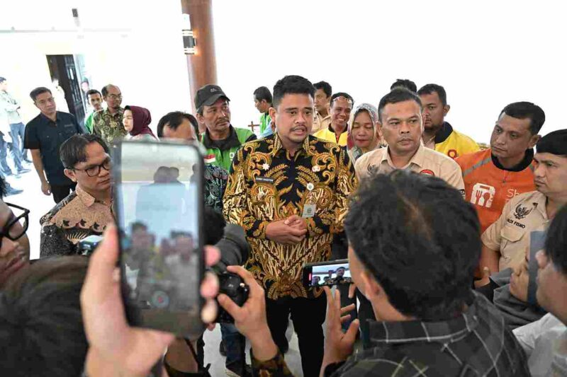 Gubernur Sumatera Utara (Sumut) Bobby Afif Nasution, di dampingi OPD, menerima aspirasi    Gabungan Ojek Roda Dua Medan Sekitarnya (GODAMS) bersama Aliansi Solidaritas Driver Medan (SDM) di Anjungan Lantai 9 Kantor Gubernur Sumut, Jalan Pangeran Diponegoro Nomor 30 Medan, Jumat (3/10/2025).