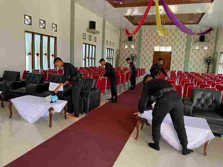 Batalyon C Pelopor Satuan Brimob Polda Sumut kembali menunjukkan kepedulian terhadap sesama melalui kegiatan Minggu Kasih. Kegiatan ini berlangsung pada Minggu, 26 Oktober 2025, di Gereja Oikumene Batalyon C Pelopor, sebagai wujud kasih dan pengabdian Brimob bagi masyarakat.