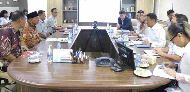 Bupati Simalungun, Dr H Anton Achmad Saragih, melakukan kunjungan kerja ke Kementerian Perhubungan Republik Indonesia di Jl. Medan Merdeka Gambir, Kota Jakarta Pusat, Kamis (30/10/2025).