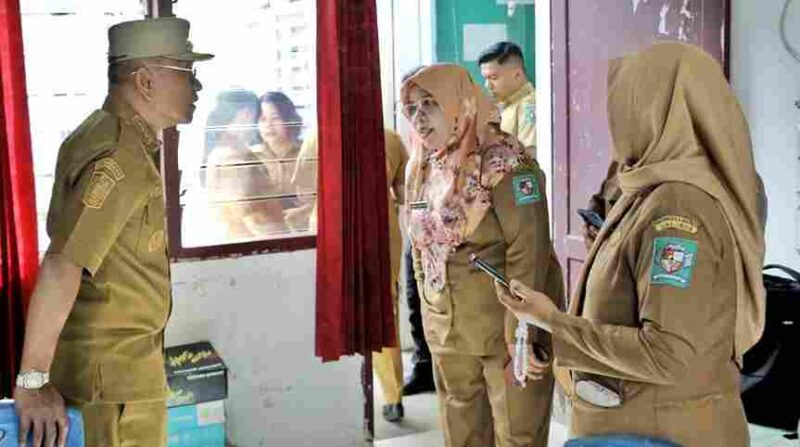 Bupati Simalungun, Anton Achmad Saragih saat melakukan sidak. Senin (5/10/2025)